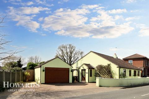 4 bedroom detached bungalow for sale, Main Road, Rollesby