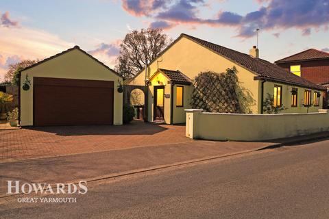 4 bedroom detached bungalow for sale, Main Road, Rollesby