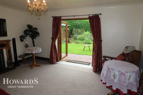 4 bedroom detached bungalow for sale, Main Road, Rollesby