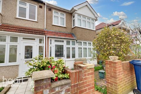 3 bedroom semi-detached house for sale, Scotts Road, Southall