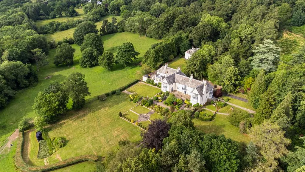 8 bedroom country house for sale