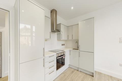 1 bedroom flat to rent, Bushey Grove Road, Bushey, WD23