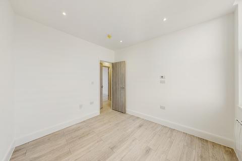 1 bedroom flat to rent, Bushey Grove Road, Bushey, WD23