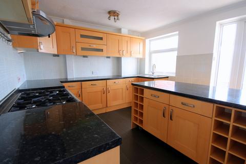 3 bedroom terraced house to rent, Mortimer Close, Netley Abbey SO31