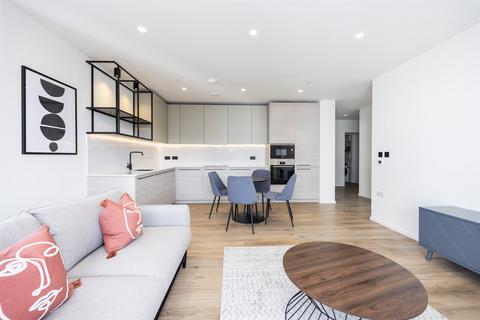 2 bedroom flat to rent, Iris House, E14