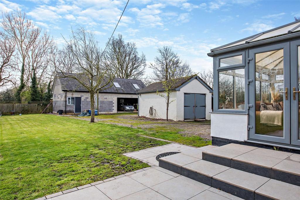 Garage &amp; Carport