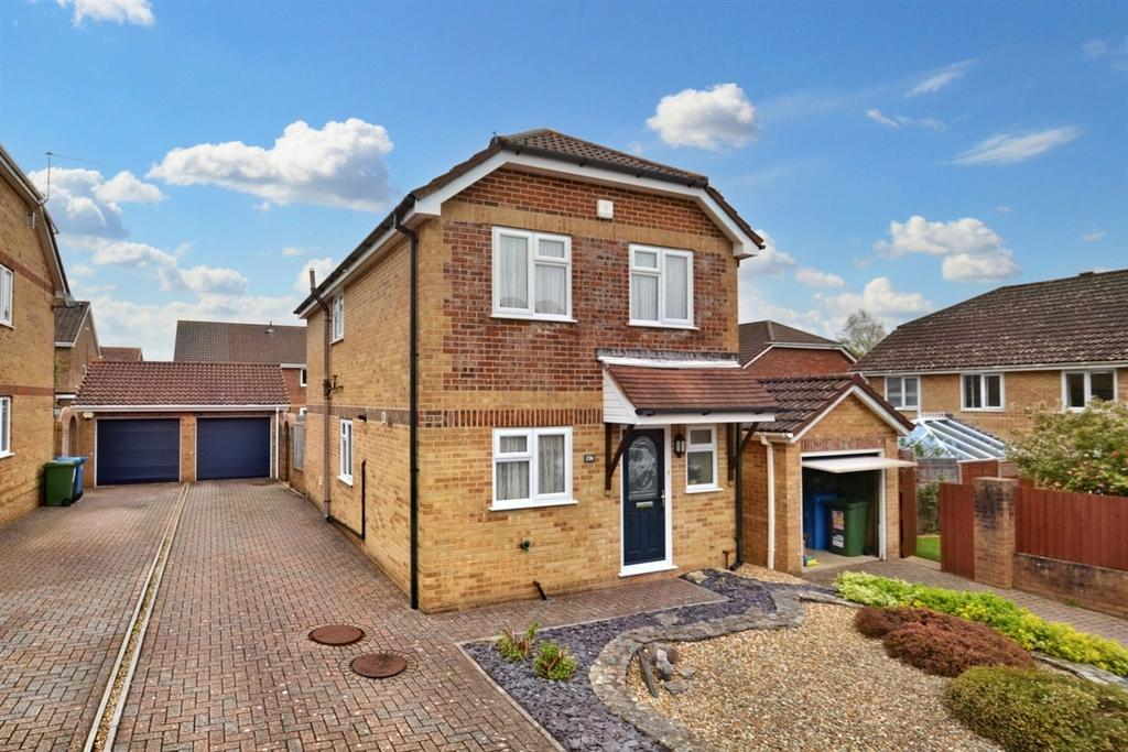 Broadstone 3 bed detached house for sale £375,000