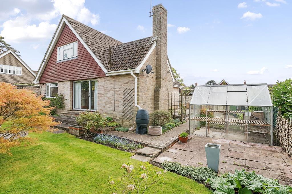 Gorselands, Newbury, RG14 4 bed detached house £2,200 pcm (£508 pw)