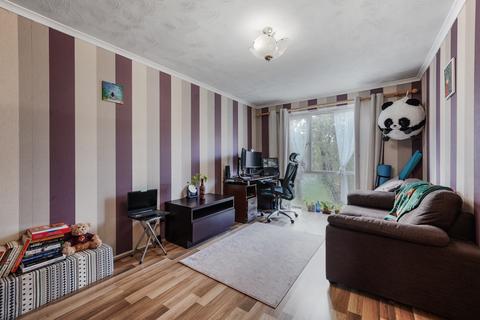 1 bedroom flat to rent, Dellow Close, Ilford IG2