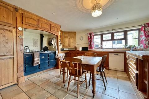5 bedroom detached house for sale, Euximoor, Christchurch