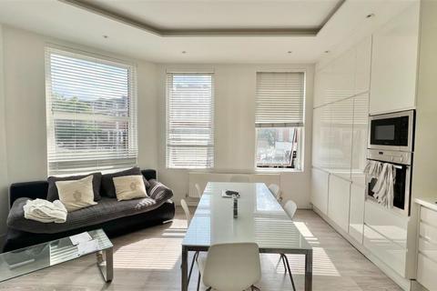 3 bedroom apartment to rent, London NW3