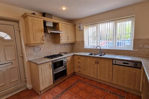 3 bedroom detached house to rent, Delamere Street, Winsford