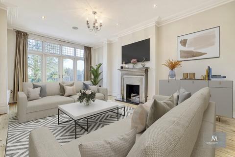 4 bedroom semi-detached house to rent, Woodford Green, Greater London IG8