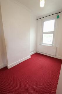 3 bedroom end of terrace house for sale, Hainault Road, Romford RM5