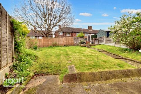 4 Dunstable Close, Romford, RM3 8JD