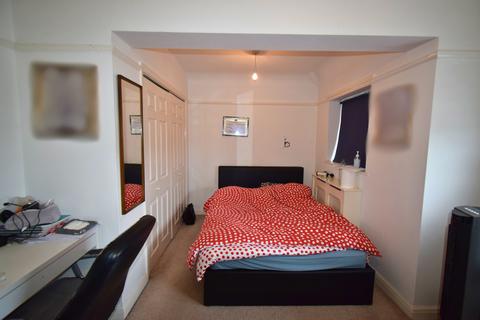 5 bedroom semi-detached house to rent, Staines Road, Twickenham TW2
