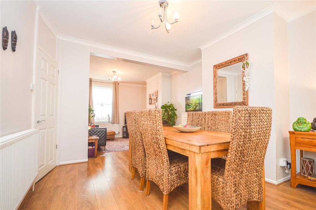 William Street, Town Centre, Swindon... 3 bed terraced house for sale