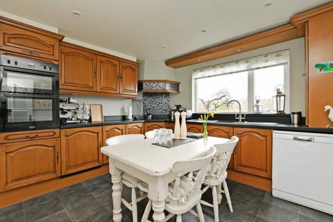 49 Crawshaw Grove, Sheffield, S8 7EA