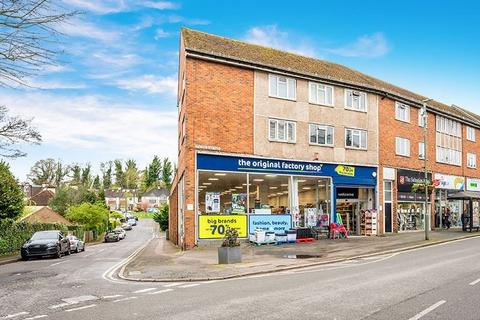 2 bedroom flat for sale, Station Road East, Oxted RH8