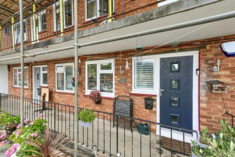 2 bedroom flat for sale, Station Road East, Oxted RH8