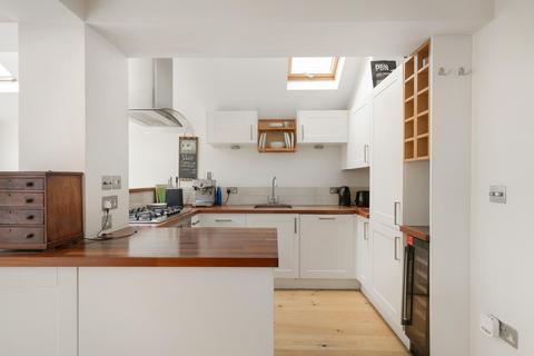 2 bedroom flat for sale, Gironde Road, London, SW6