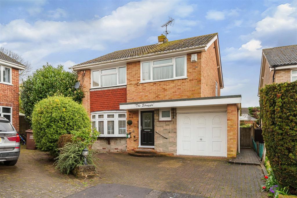 Foulds Close, Wigmore ME8 3 bed detached house for sale £425,000