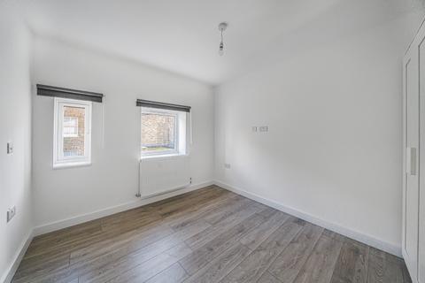 2 bedroom apartment to rent, Bullen Street London SW11