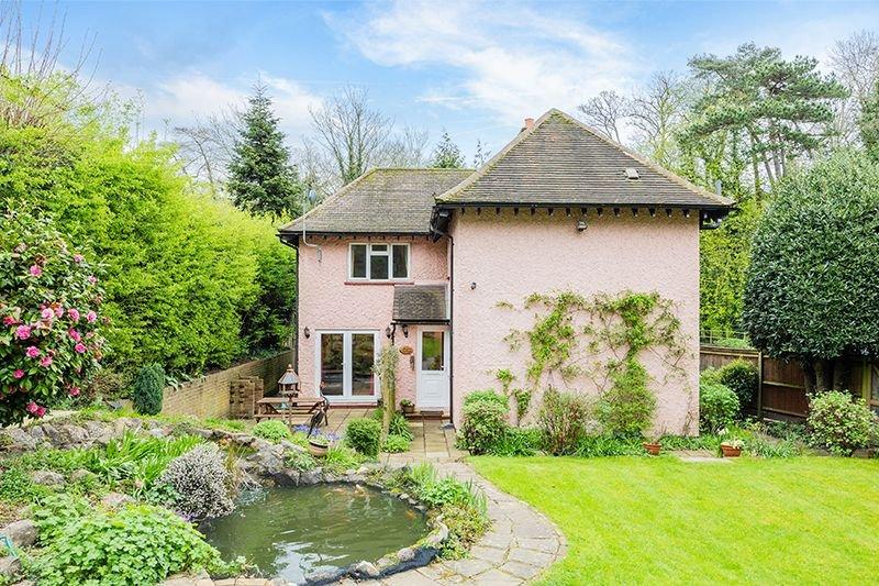 East Hill, Oxted RH8 3 bed detached house for sale - £625,000