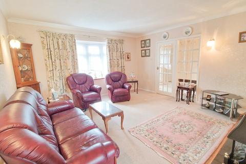 27 Brenchley Avenue, Gravesend, DA11 7RG