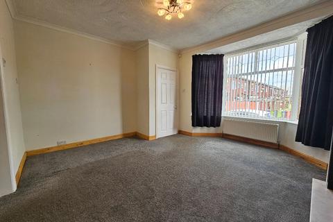 3 bedroom semi-detached house to rent, Halshaw Lane, Kearsley, Bolton