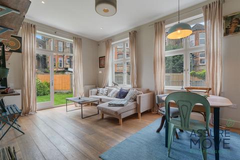 3 bedroom flat for sale, Queens Avenue, London, N10
