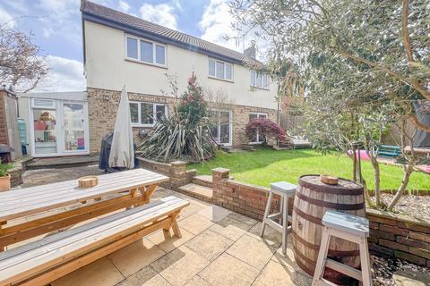 29 Buckingham Road, Hockley, SS5 4UX