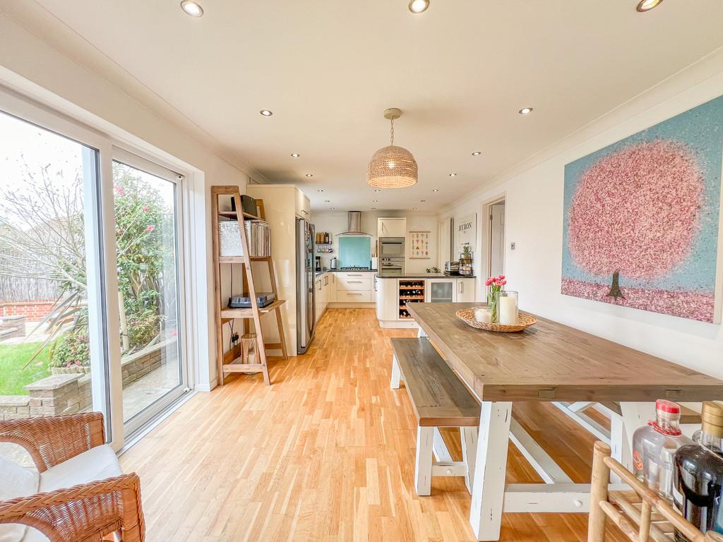 Kitchen breakfast room