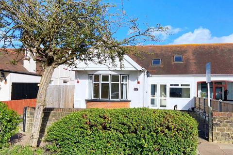 3 bedroom semi-detached bungalow to rent, Castleton Road, Southend-On-Sea SS2
