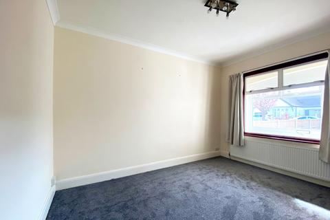 3 bedroom semi-detached bungalow to rent, Castleton Road, Southend-On-Sea SS2