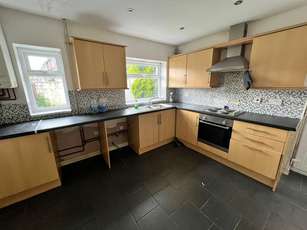 Peveril Drive, Huthwaite, Sutton In... 3 bed semidetached house for