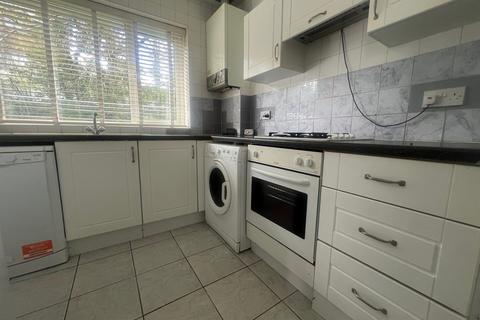 2 bedroom maisonette to rent, The Hill, Caterham