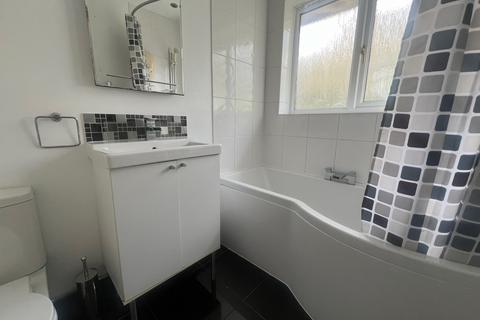 2 bedroom maisonette to rent, The Hill, Caterham