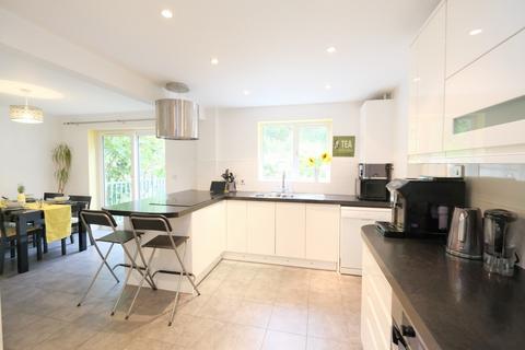 6 Newlyn Close, Orpington, BR6 9XN
