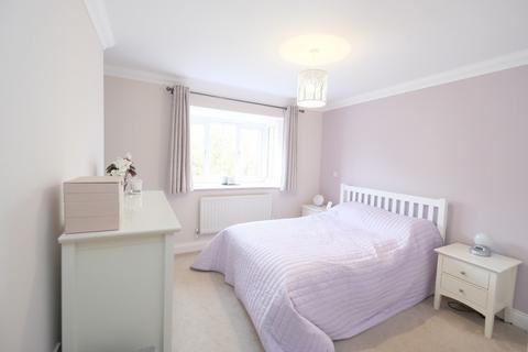 6 Newlyn Close, Orpington, BR6 9XN