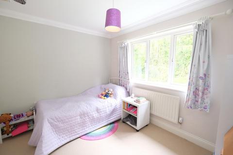 6 Newlyn Close, Orpington, BR6 9XN