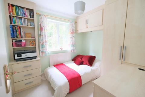 6 Newlyn Close, Orpington, BR6 9XN