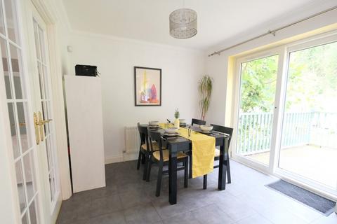 6 Newlyn Close, Orpington, BR6 9XN