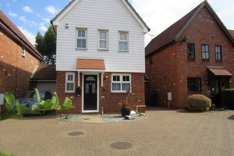 3 bedroom detached house to rent, Oxborrow Close, Frinton-on-Sea CO13