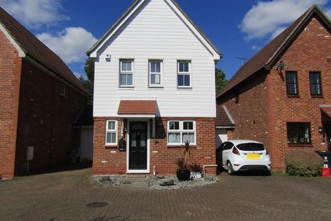 3 bedroom detached house to rent, Oxborrow Close, Frinton-on-Sea CO13