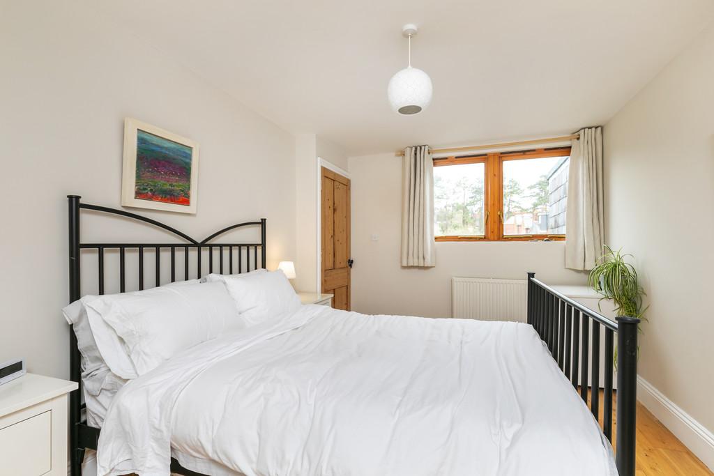 Belgarum - 12 Fairfield Road SO22 6 SF-19
