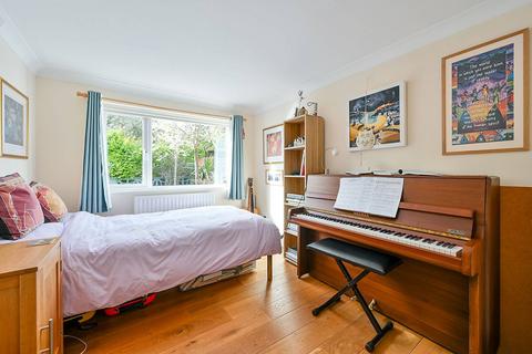27 Cowper Road, London, W7 1EL