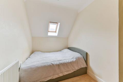 2 bedroom flat for sale, Malden Road, New Malden, KT3