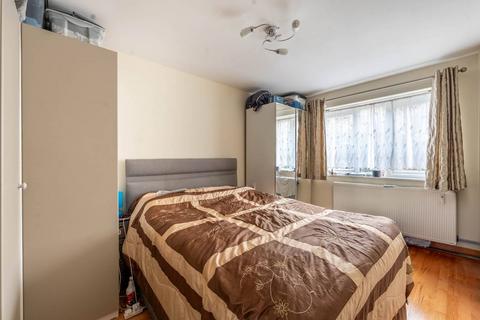 3 bedroom maisonette for sale, Jubilee Close, Pinner, HA5