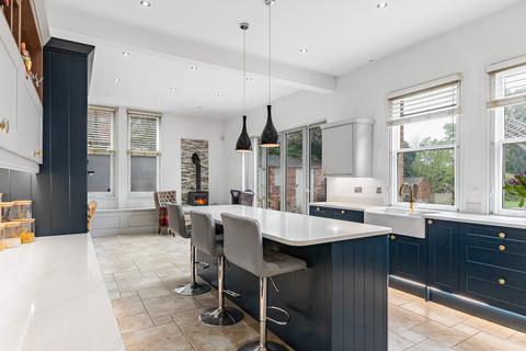 4 bedroom detached house for sale, Alexandra Road, Burton-On-Trent.